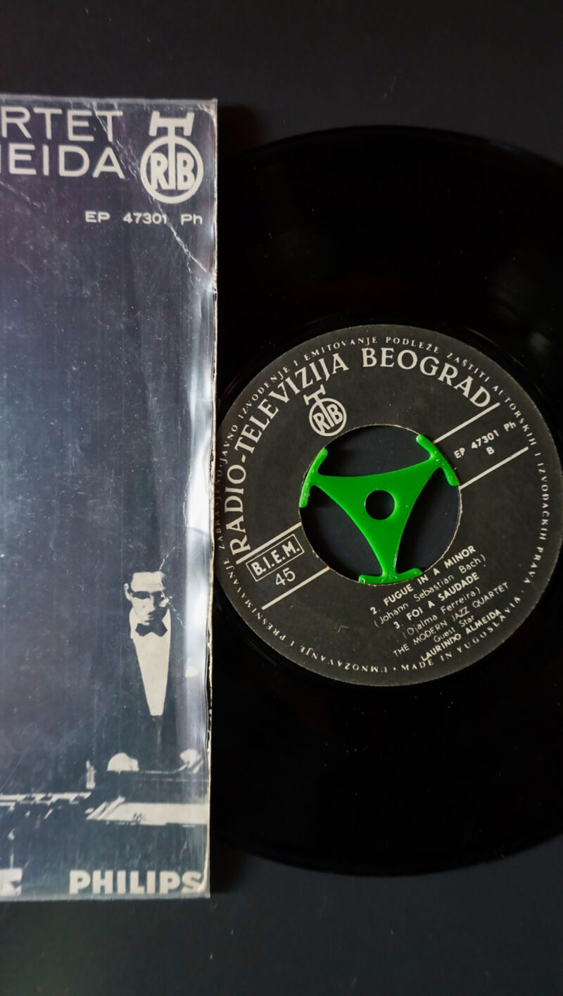 Classic 45 rpm record insert