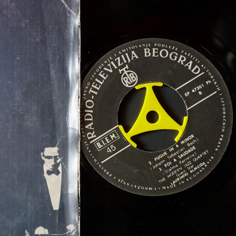 PrintABrick-vinyl_adapter-jugoton-yellow-800x800.jpg