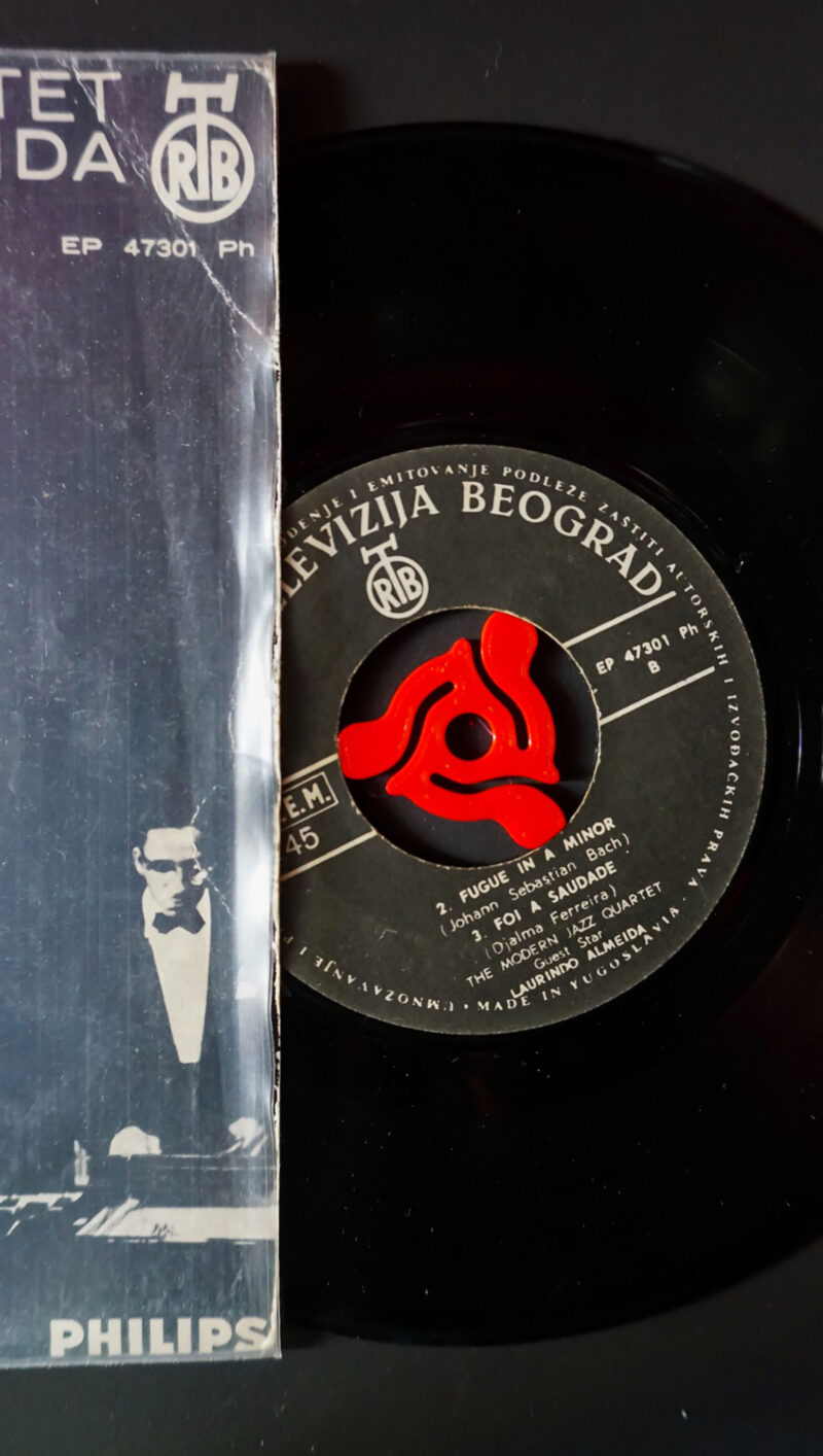 Retro 45 rpm record insert
