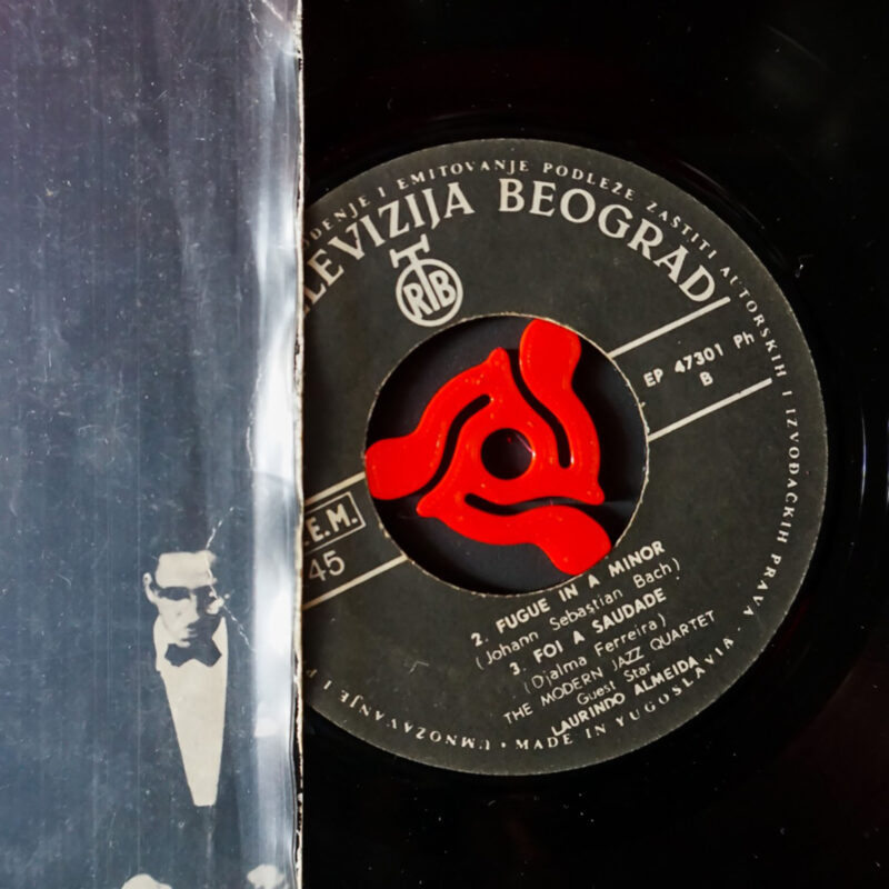 Retro 45 rpm record insert